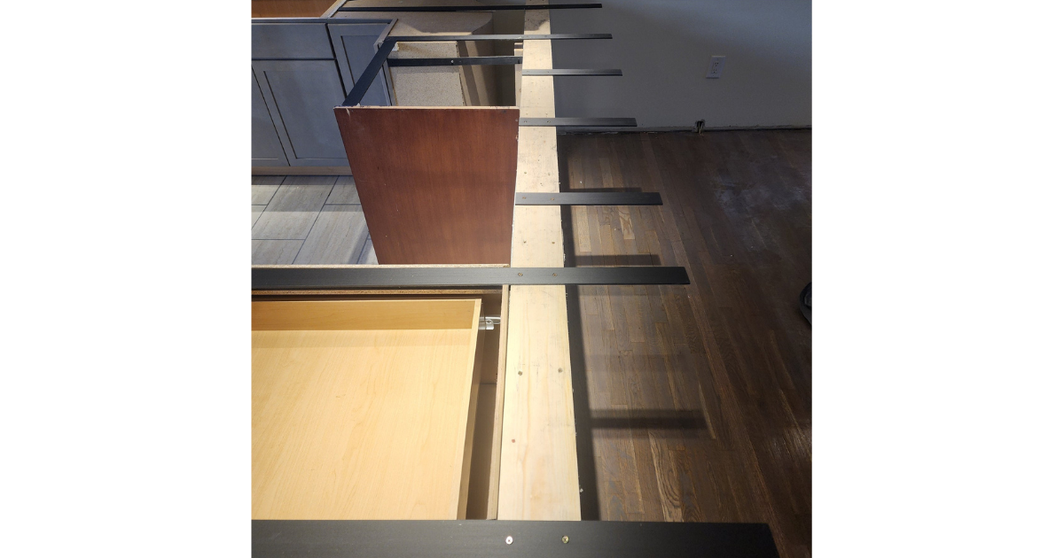 CarbonBar Knee Wall Countertop Support Bracket