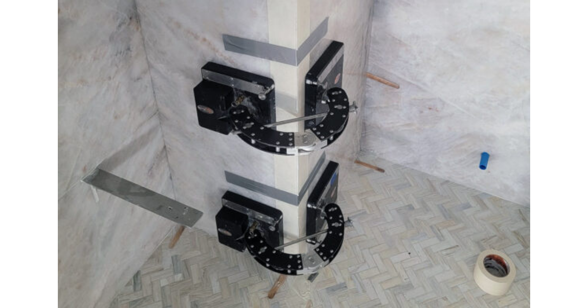 Action photo of Stone Pro Seam Machine Black and Silver metal attached at corner